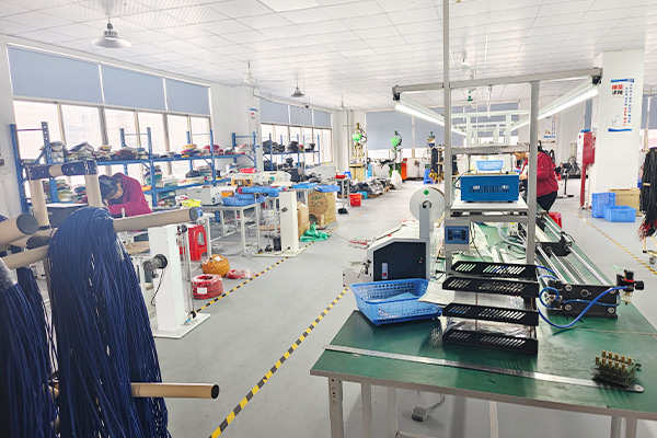 Introducing injection molding machines to improve efficiency and ensure quality, and cooperating with Forrest for more than eight years